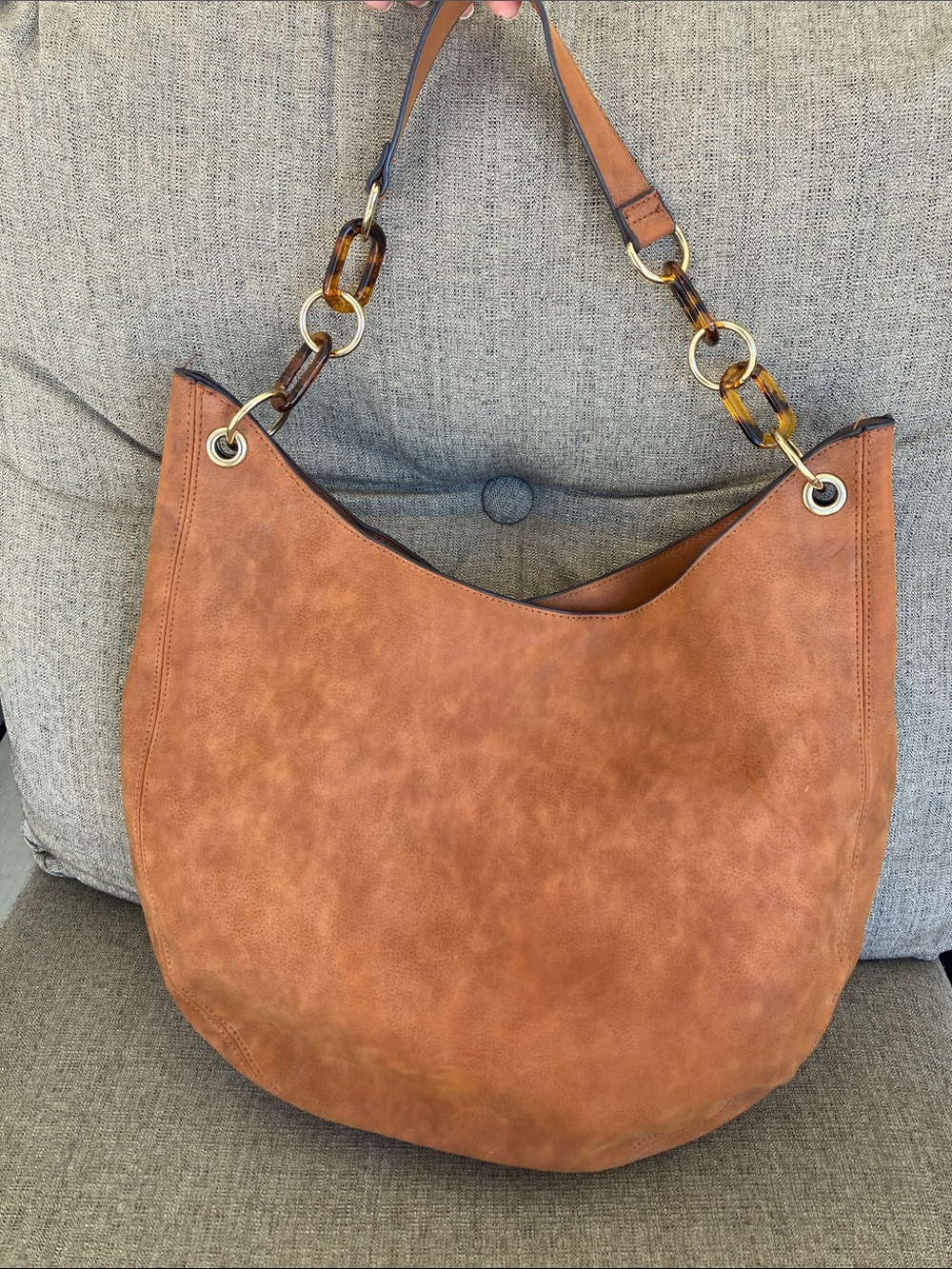 Casual Tan Hobo Shoulder Bag with Tortoiseshell-Link Accent